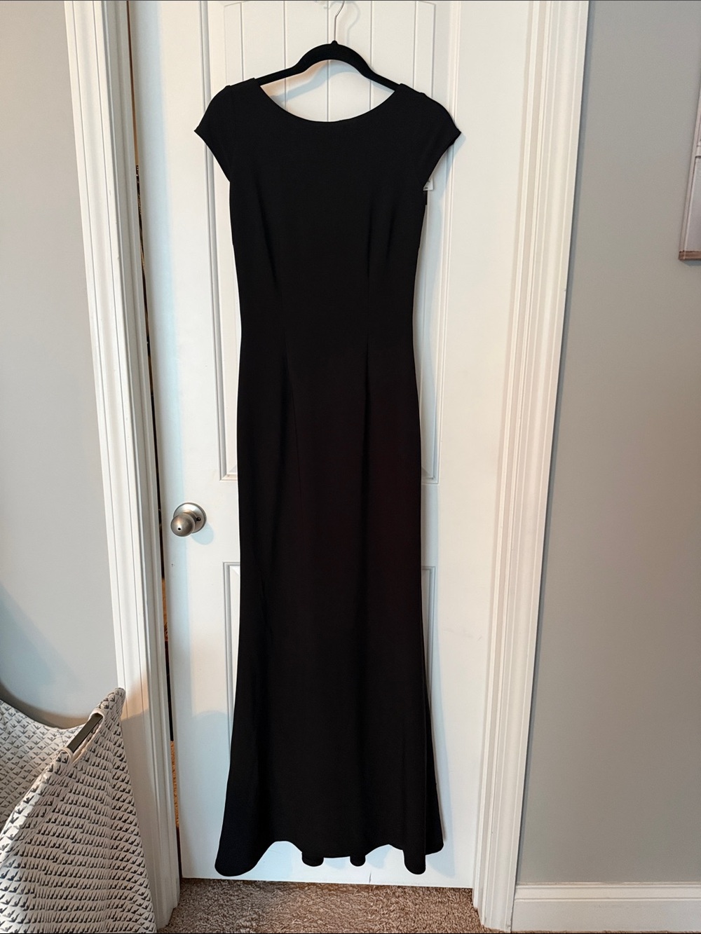 Betsy & Adam Black Cap-Sleeve Maxi Evening Gown
